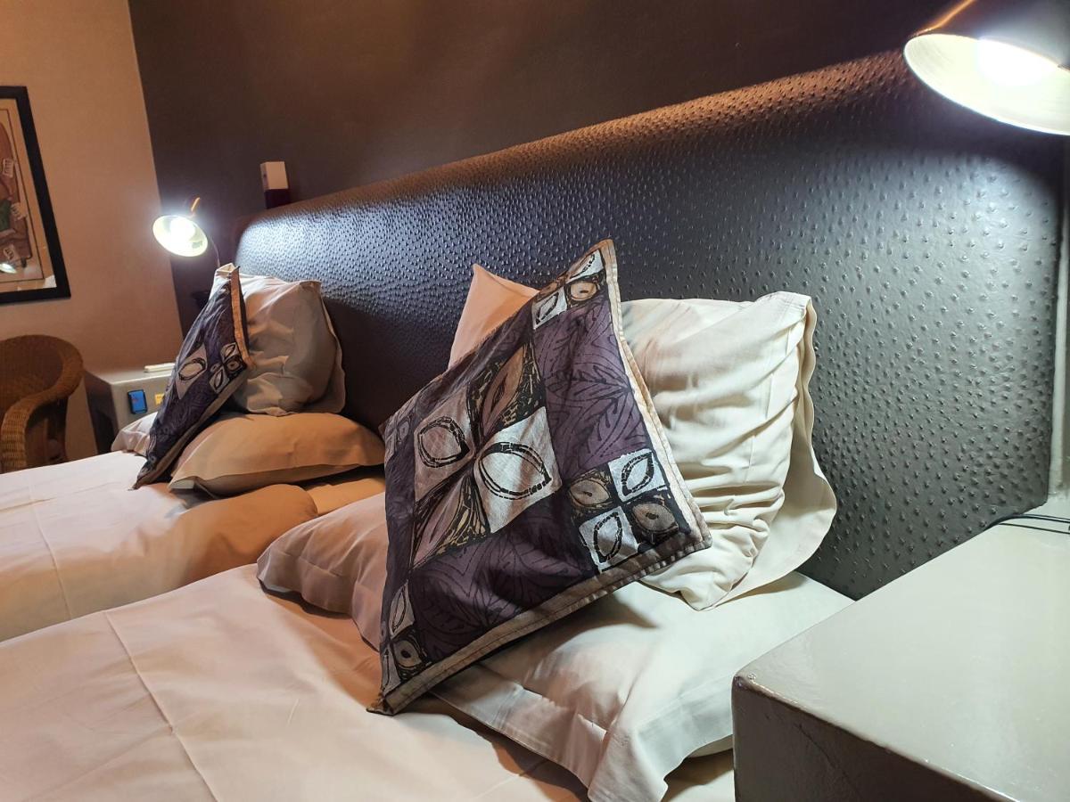 Thabile Lodge Oudtshoorn Bagian luar foto