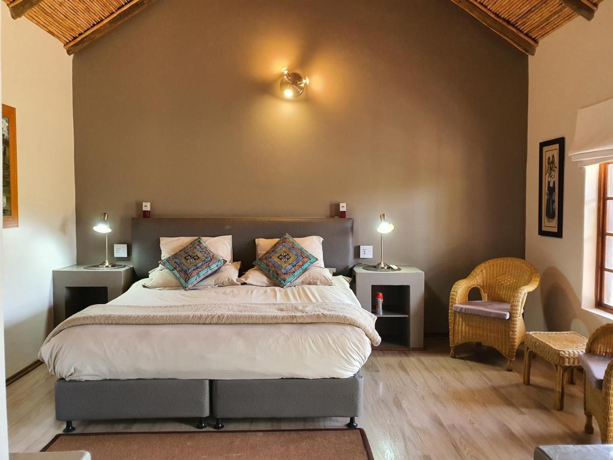 Thabile Lodge Oudtshoorn Bagian luar foto