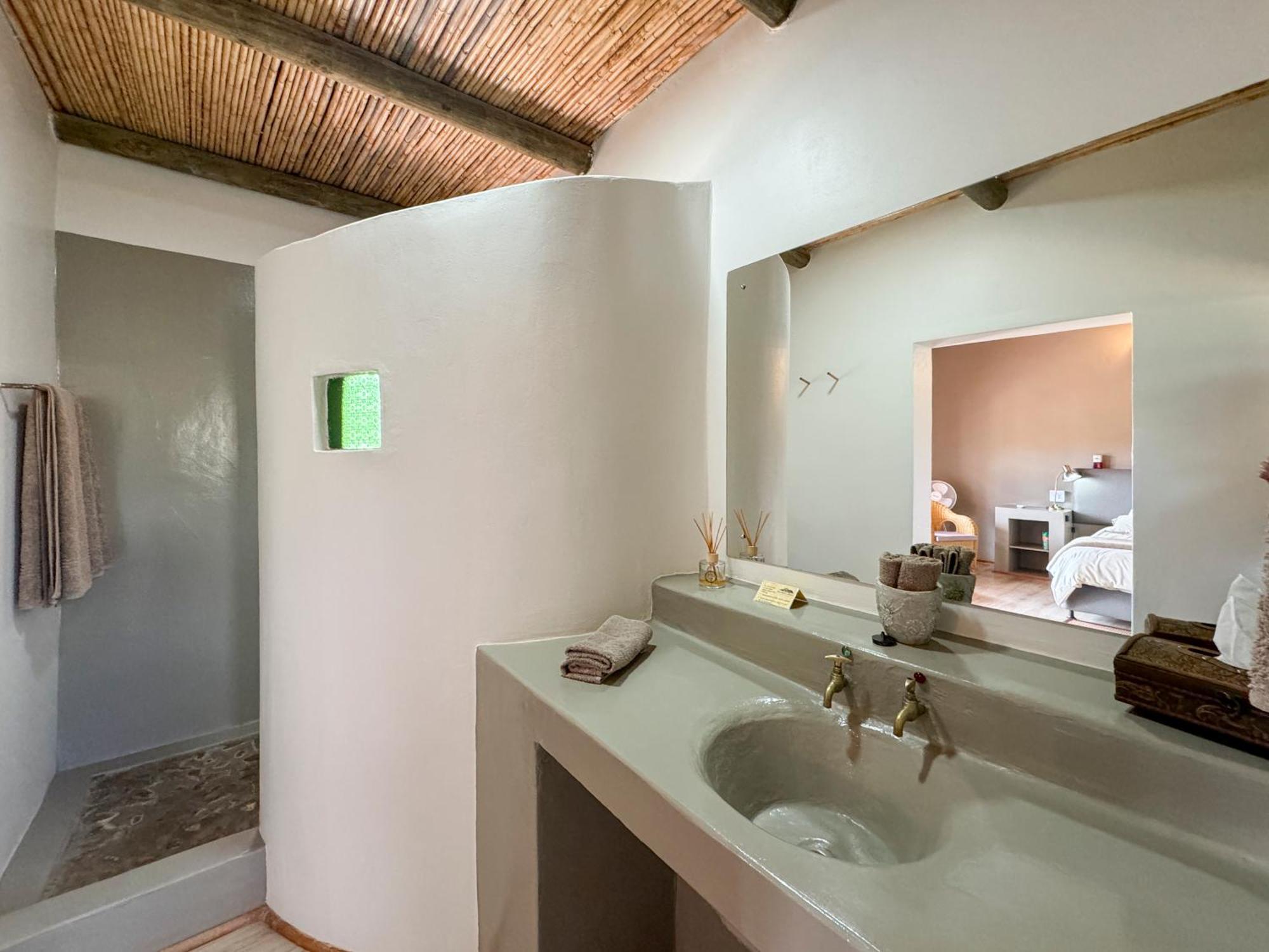 Thabile Lodge Oudtshoorn Bagian luar foto